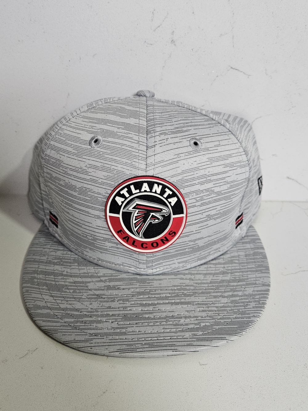 New Era Atlanta Falcons Heather Gray & Red Logo Snapback